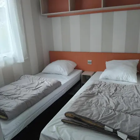 Camping Escapade Aux Peupliers Vironchaux