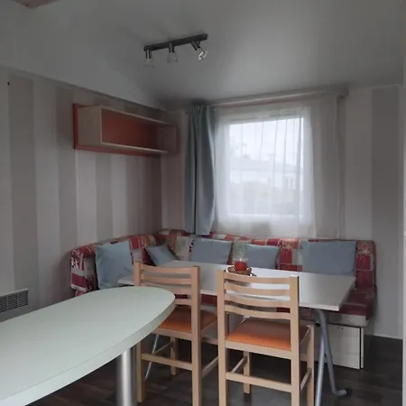 Escapade Aux Peupliers Κάμπινγκ